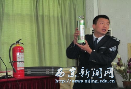 图书馆举办安全防火消防知识讲座